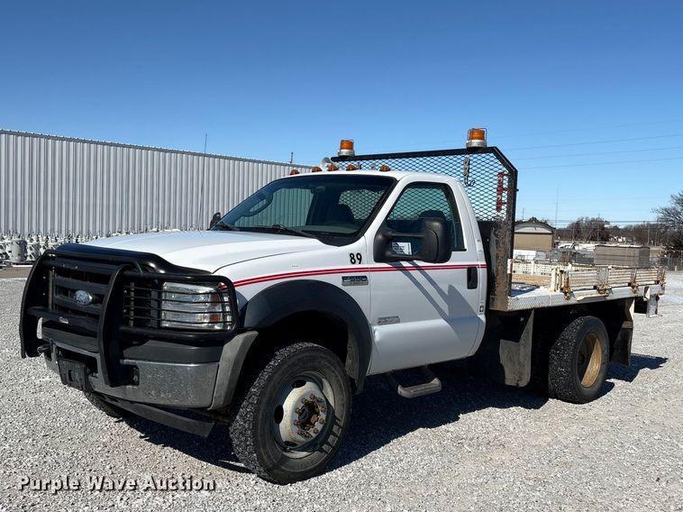 2007 Ford F550 Super Duty XL flatbed truck - FG2696