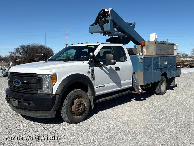 2017 Ford F550 Super Duty XL bucket truck - FG2699