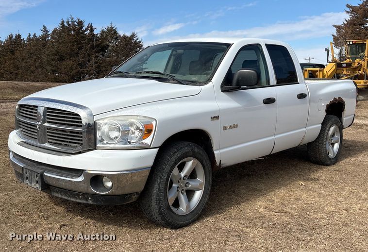 2008 Dodge Ram 1500 Ext. Cab pickup truck - FG2708