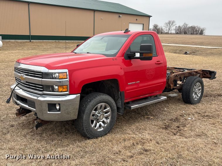 2016 Chevrolet Silverado 3500HD pickup truck cab and chassis - FG2724