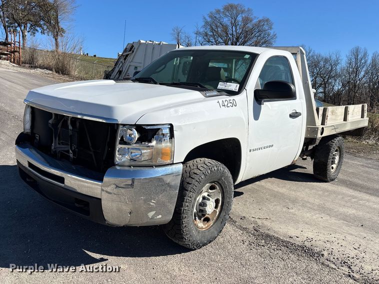 2008 Chevrolet Silverado 2500HD flatbed pickup truck - FI0865