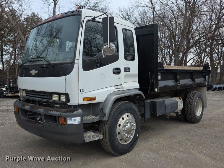 2001 Chevrolet T7500 dump flatbed truck - FI0894