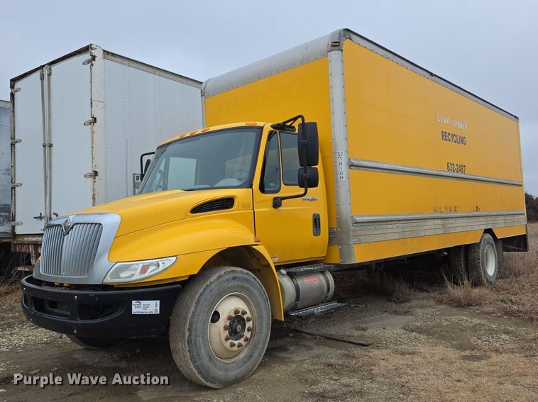 2013 International Dura Star 4300 box truck - FI0903