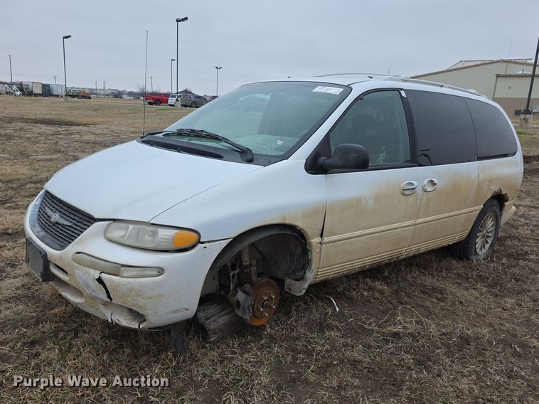 1999 Chrysler Town & Country Limited van - FI0921