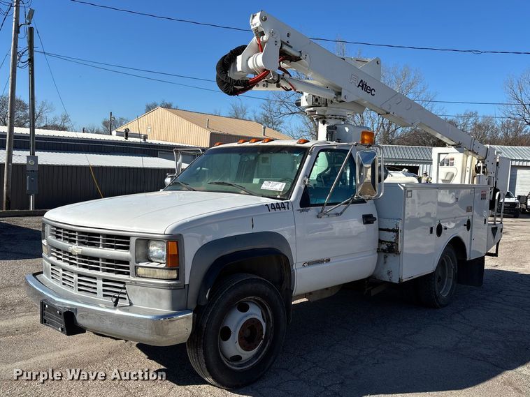 1999 Chevrolet 3500HD bucket truck - FI0925