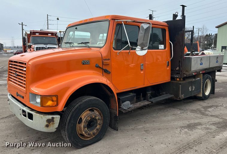 2002 International 4700 Low Profile Crew Cab flatbed truck - FK1581