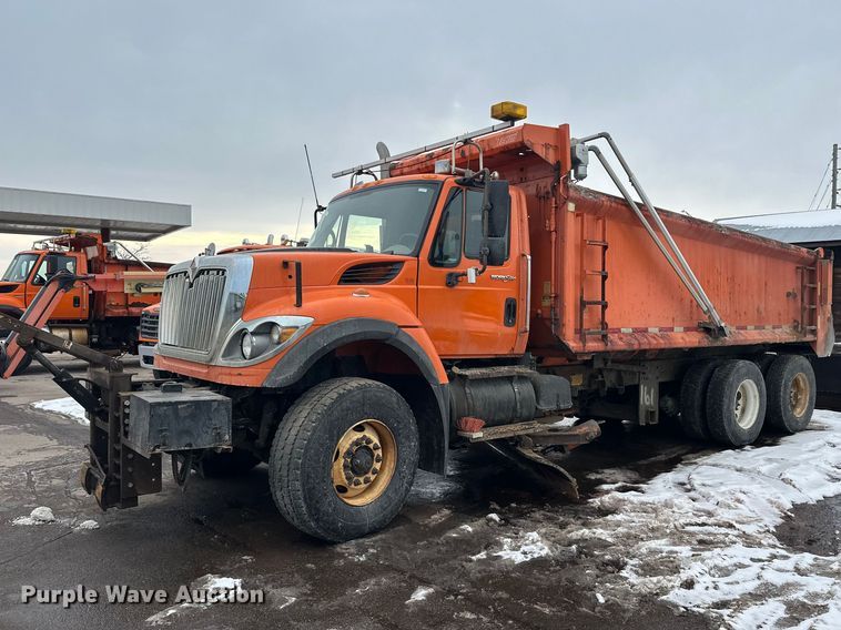 2008 International 7600 dump truck - FK1582