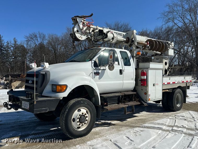 2007 Ford F750 digger derrick truck - FK1672