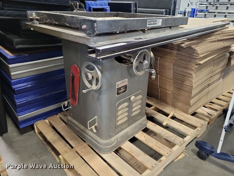 Delta Rockwell table saw - NK9759