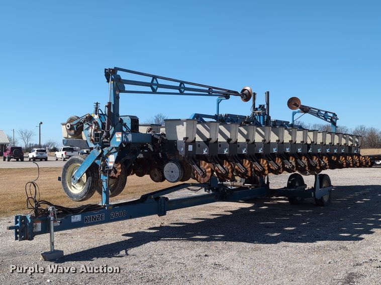 1996 Kinze 2600 split row no-till planter - DT1753