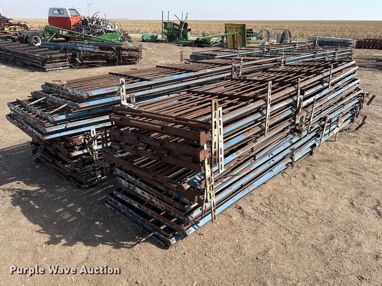 (40) livestock panels - DZ5250