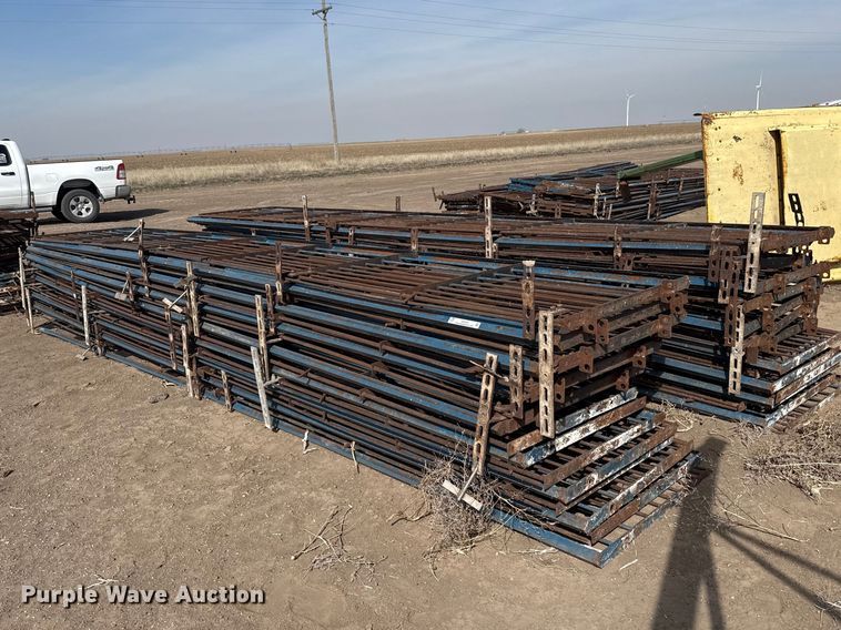 (32) livestock panels - DZ5251