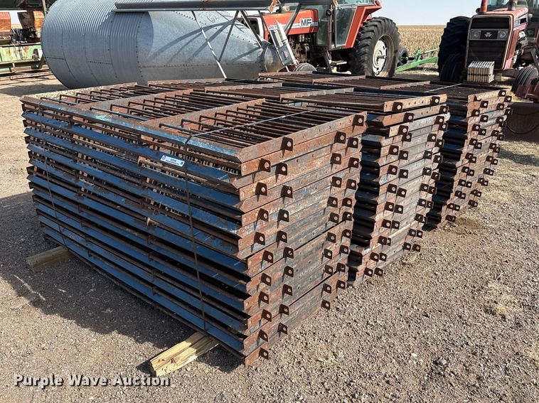 (60) livestock panels - DZ5256