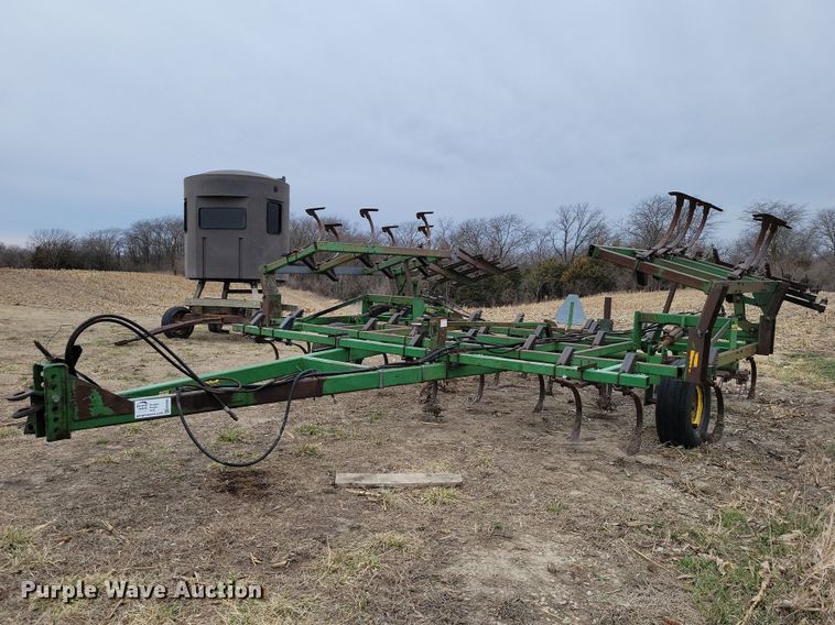 1993 John Deere 960 field cultivator - EE0900