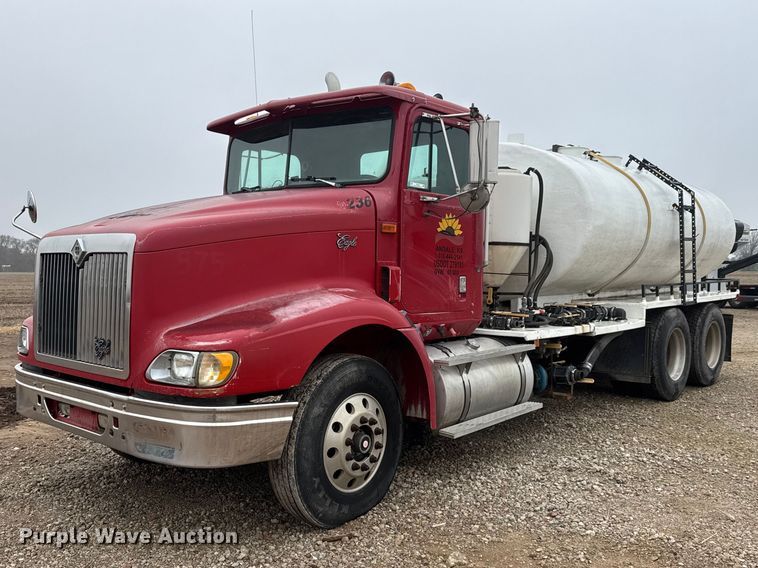 1999 International 9200 fertilizer delivery truck - ET1653