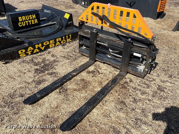 2025 Wolverine PFA-11-3300G skid steer forks - EU4974