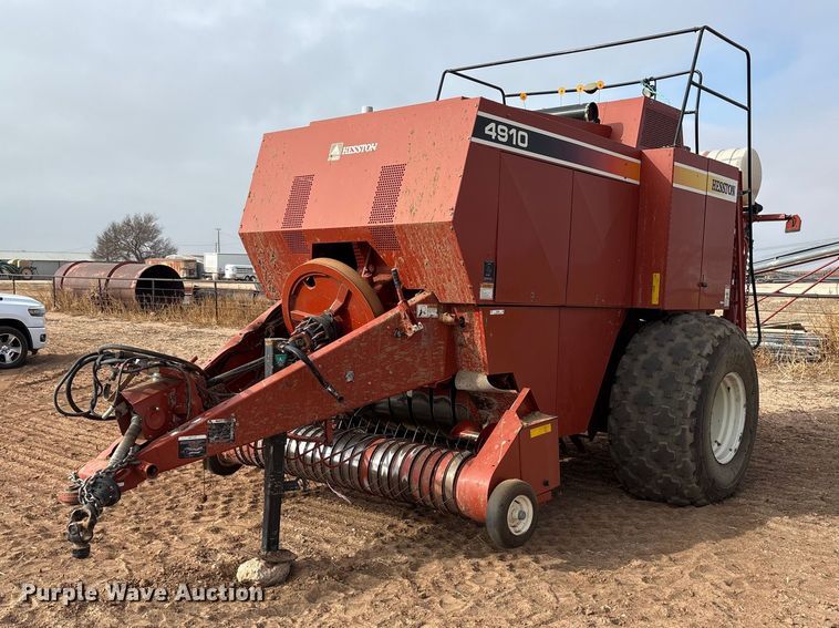 2004 Hesston 4910 large square baler - EU4985