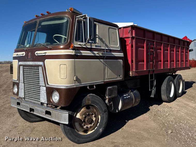 1967 International CO4000 grain truck - FB0899