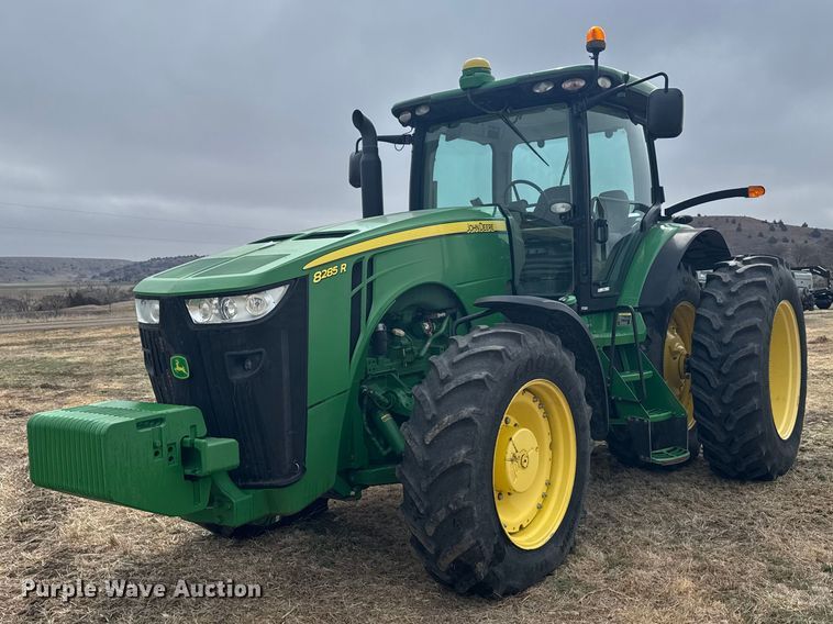 2012 John Deere 8285R MFWD tractor - FB6966