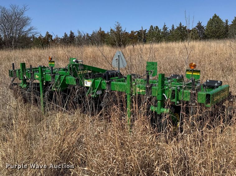 2015 John Deere 2100 in-line ripper - FB6980