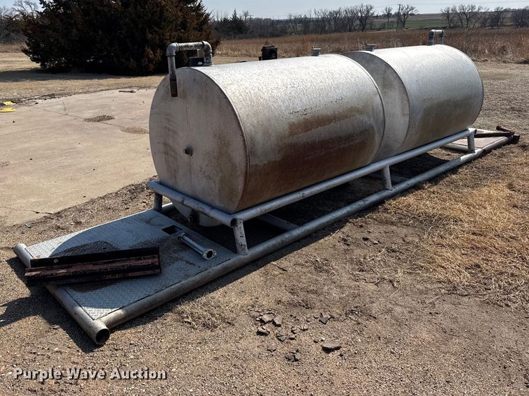 (2) fuel tanks - FB6983