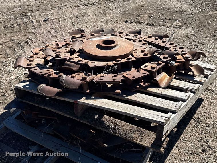 (2) trencher chains - FB7073