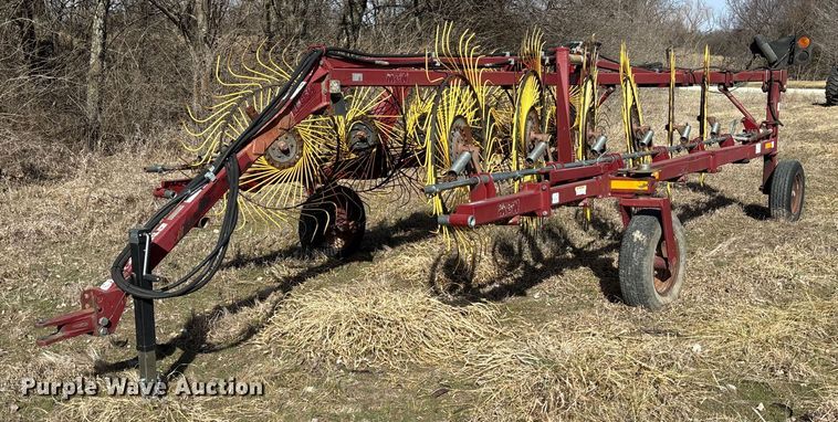 M and W DF-12 hay rake - FC1620