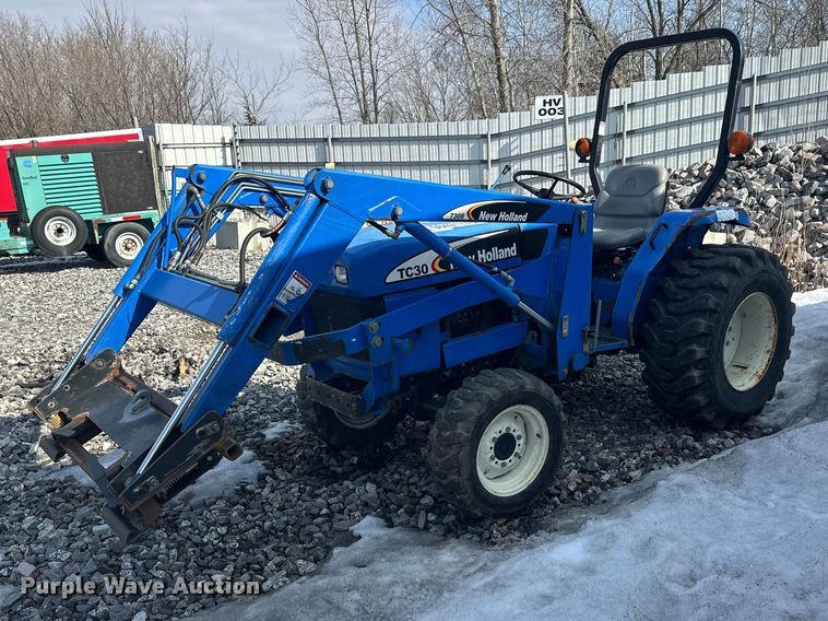 2005 New Holland TC30 MFWD tractor - YA2573