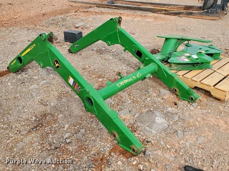 2021 John Deere 520M loader - YA2893