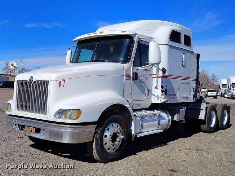 2005 International 9400i semi truck - BI9760