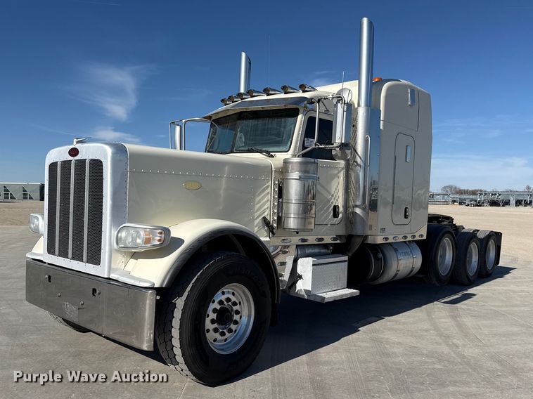 2018 Peterbilt 389 semi truck - DQ4337