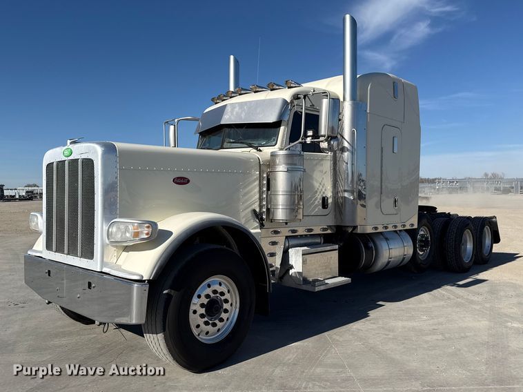 2019 Peterbilt 389 semi truck - DQ4338