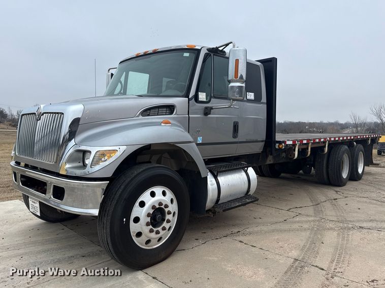 2007 International 7400 flatbed truck - DQ4357