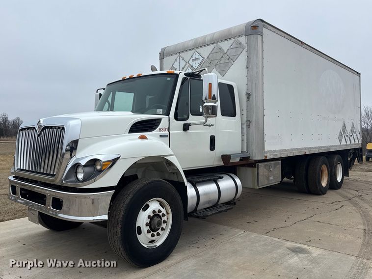2009 International 7500 box truck - DQ4358