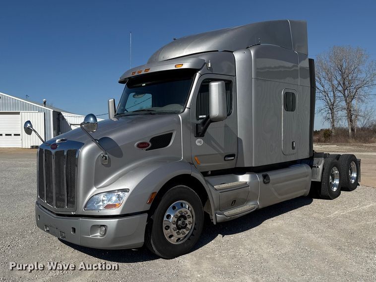 2014 Peterbilt 579 semi truck - DZ4391