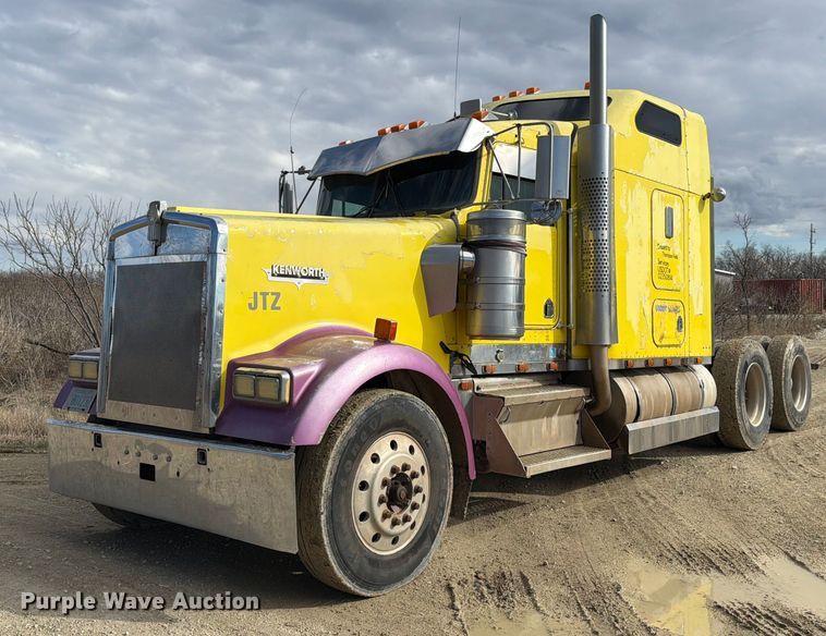 2000 Kenworth W900L semi truck - ED5127