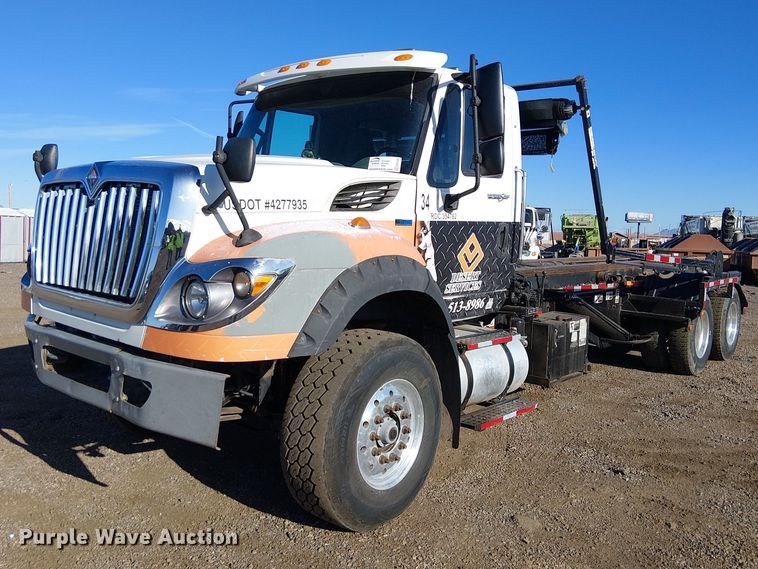 2013 International 7600 roll-off container truck - EE5180