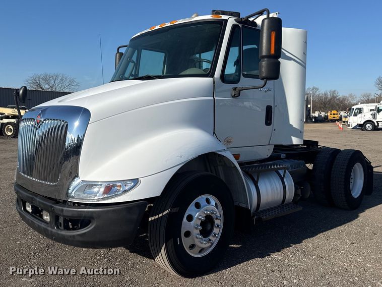 2013 International 8600 semi truck - EG2139