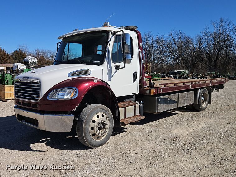 2017 Freightliner Business Class M2 rollback truck - EO7055