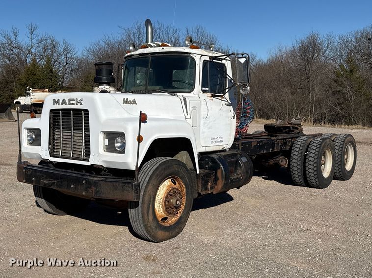 1989 Mack RD688SX semi truck - ES5899