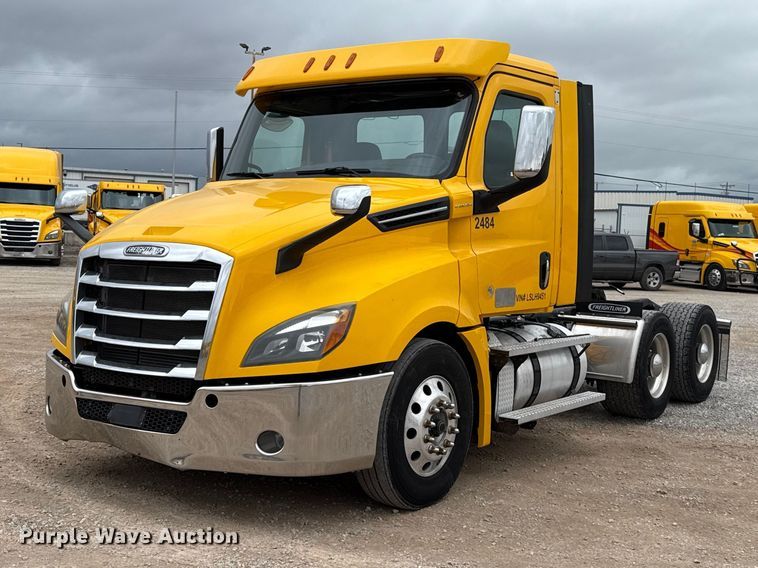 2020 Freightliner Cascadia 126 semi truck - ES5943