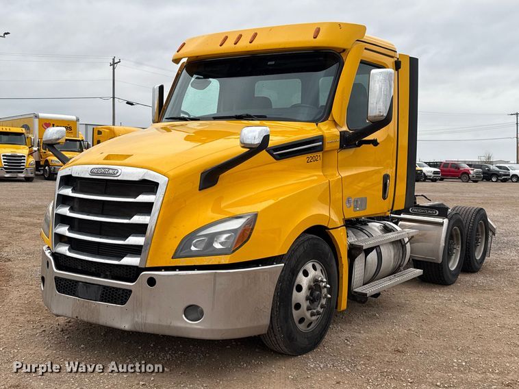 2022 Freightliner Cascadia 126 semi truck - ES5946