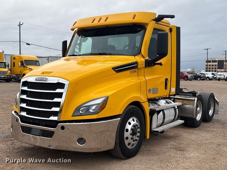 2022 Freightliner Cascadia 126 semi truck - ES5947