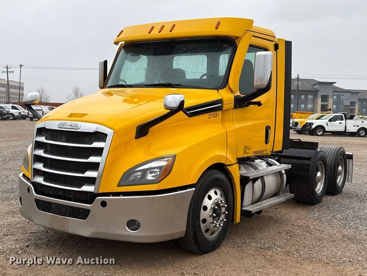 2021 Freightliner Cascadia 126 semi truck - ES5948