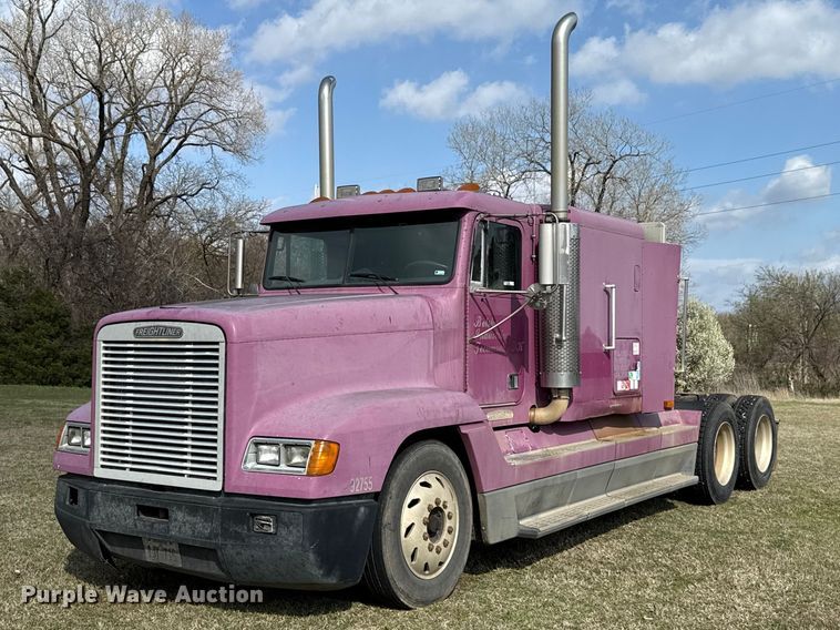 1996 Freightliner FLD120 semi truck - ES5967