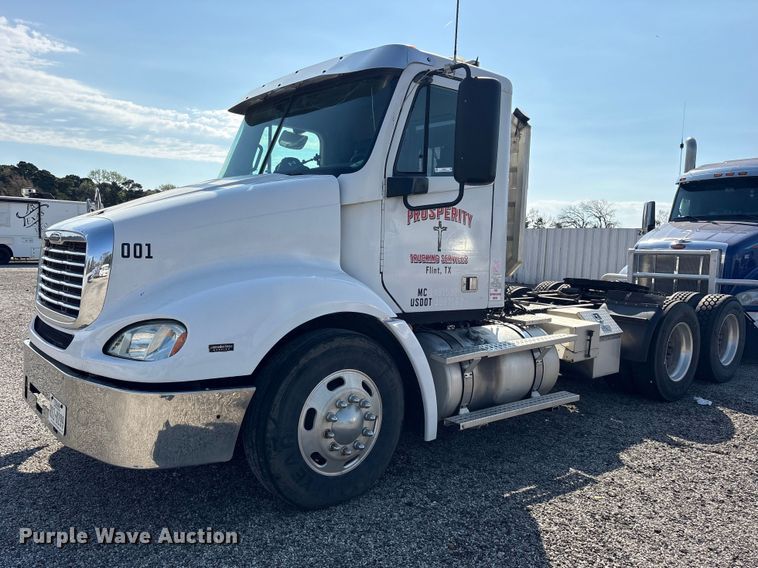 2008 Freightliner Columbia semi truck - ES8629