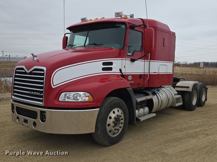 2015 Mack CXU613 semi truck - ET1411