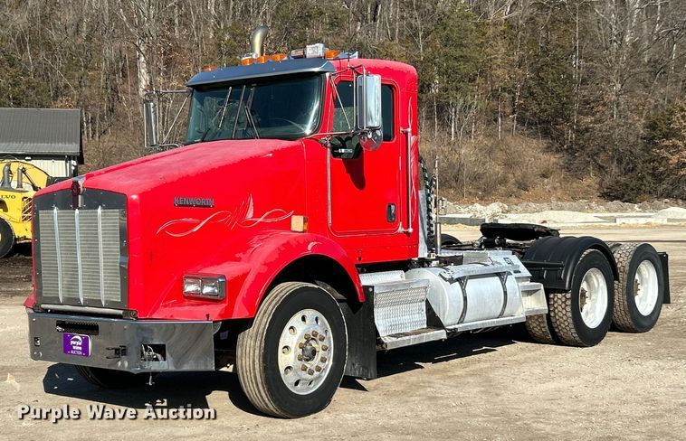 2011 Kenworth T800 semi truck - ET6961