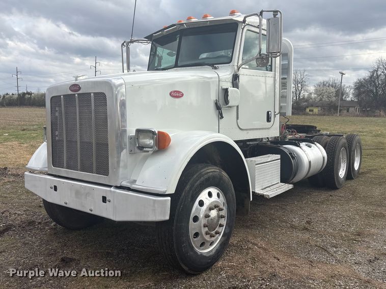 2014 Peterbilt 365 semi truck - EV2780