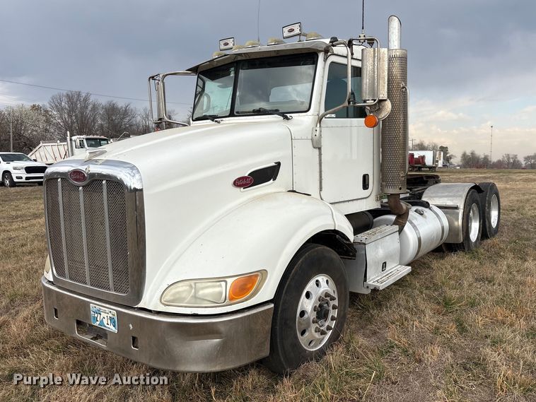 2008 Peterbilt 384 semi truck - EV2782